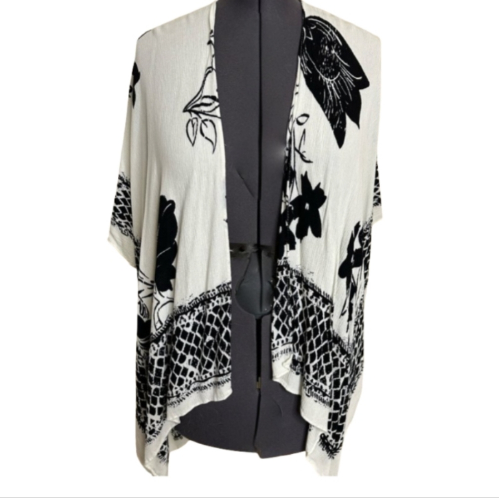 HARLOW Black and White Floral Poncho Shawl Cover-Up Cape Kimono Sheer